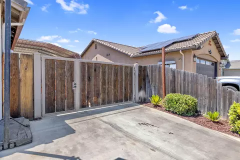 Exterior - 1499 Durango St, Tulare, CA 93274 photo 5 of 13