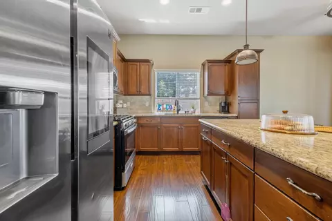Kitchen - 1499 Durango St, Tulare, CA 93274 photo 4 of 4