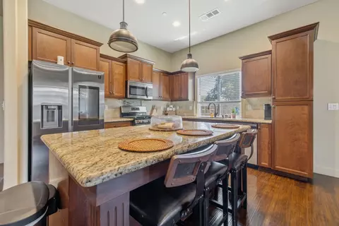 Kitchen - 1499 Durango St, Tulare, CA 93274 photo 2 of 4