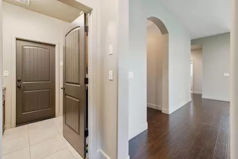 Entry Way - 1499 Durango St, Tulare, CA 93274 photo 4 of 12