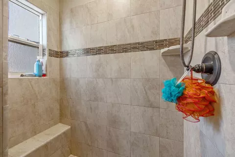 Bath - 1499 Durango St, Tulare, CA 93274 photo 2 of 3