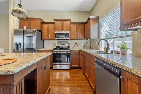 Kitchen - 1499 Durango St, Tulare, CA 93274 photo 3 of 4