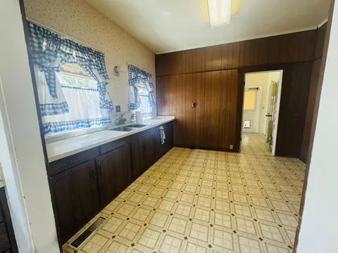 Kitchen - 406 S E St, Exeter, CA 93221 photo 2 of 2