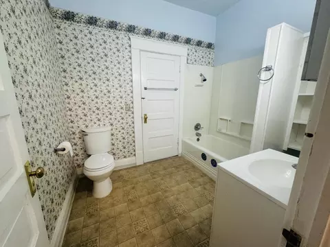 Bath - 406 S E St, Exeter, CA 93221 photo 1 of 4