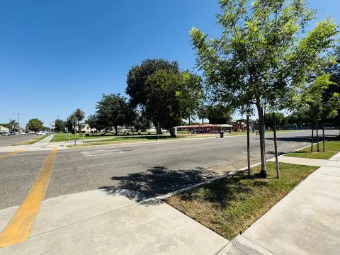 Exterior - 406 S E St, Exeter, CA 93221 photo 11 of 12