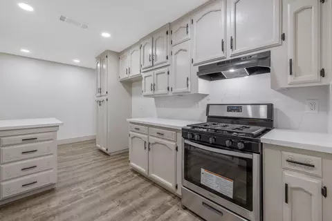Kitchen - 1019 E Laurel Ave, Visalia, CA 93292 photo 3 of 3