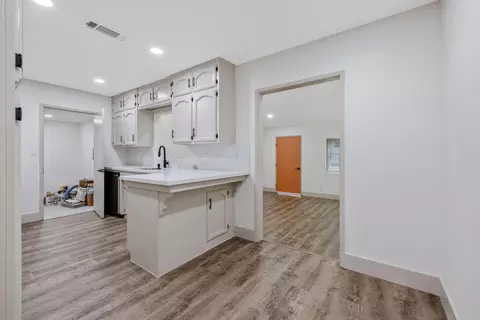 Entry Way - 1019 E Laurel Ave, Visalia, CA 93292 photo 4 of 5