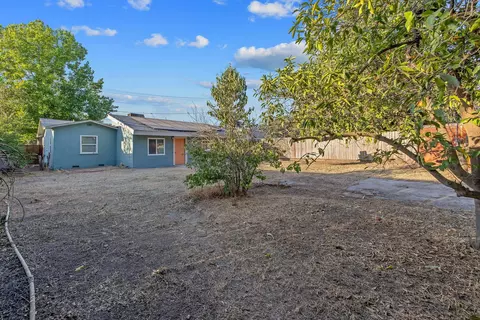 Exterior - 1019 E Laurel Ave, Visalia, CA 93292 photo 7 of 10