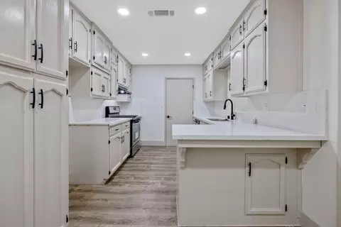Kitchen - 1019 E Laurel Ave, Visalia, CA 93292 photo 1 of 3