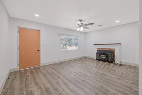 Living - 1019 E Laurel Ave, Visalia, CA 93292 photo 2 of 5