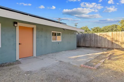 Exterior - 1019 E Laurel Ave, Visalia, CA 93292 photo 5 of 10