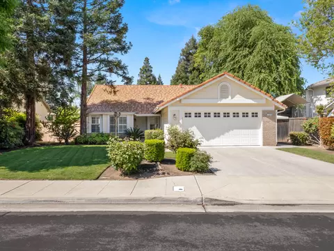 1070 N Homsy Ave, Clovis, CA 93611