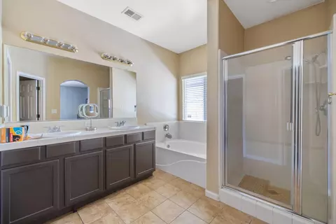 Bath - 2715 E La Vida Ave, Visalia, CA 93292 photo 3 of 3
