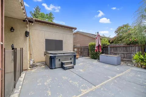 Exterior - 2715 E La Vida Ave, Visalia, CA 93292 photo 5 of 12