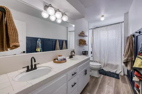 Bath - 5602 N Mccall Ave, Clovis, CA 93619 photo 1 of 2