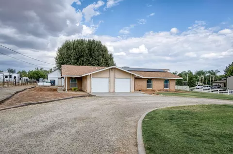 Exterior - 5602 N Mccall Ave, Clovis, CA 93619 photo 3 of 27