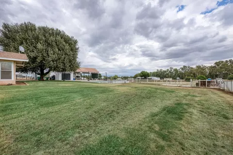 Exterior - 5602 N Mccall Ave, Clovis, CA 93619 photo 19 of 27