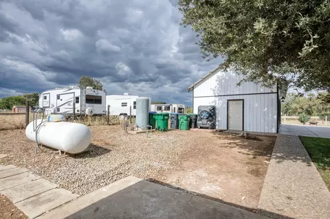 Exterior - 5602 N Mccall Ave, Clovis, CA 93619 photo 7 of 27