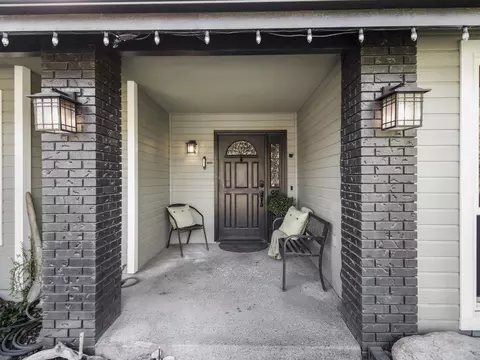 Exterior - 1316 E Paradise Ct, Visalia, CA 93292 photo 3 of 8