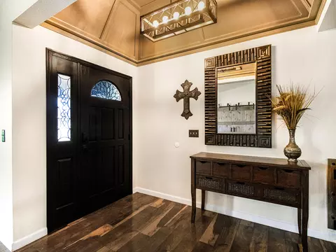 Entry Way - 1316 E Paradise Ct, Visalia, CA 93292 photo 1 of 2