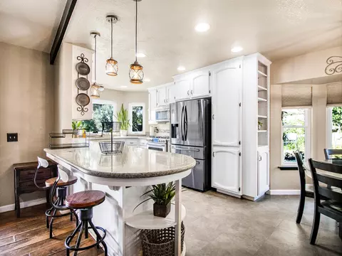 Kitchen - 1316 E Paradise Ct, Visalia, CA 93292 photo 2 of 3