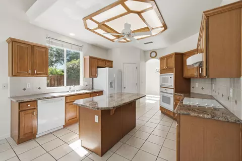 Kitchen - 6100 W School Ave, Visalia, CA 93291 photo 3 of 6