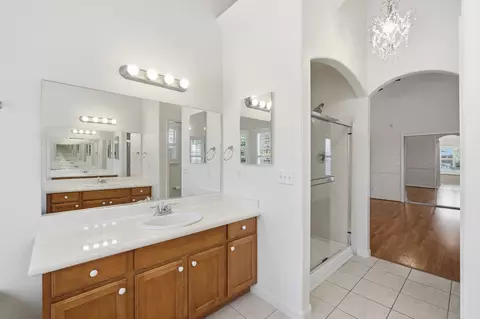 Bath - 6100 W School Ave, Visalia, CA 93291 photo 3 of 9