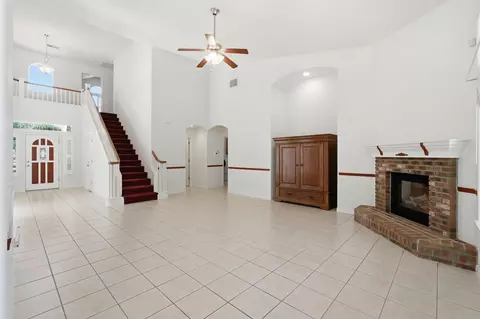 Living - 6100 W School Ave, Visalia, CA 93291 photo 3 of 5