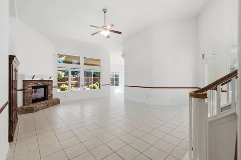 Living - 6100 W School Ave, Visalia, CA 93291 photo 2 of 5