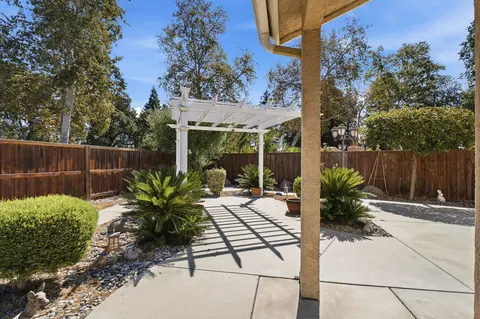 Exterior - 6100 W School Ave, Visalia, CA 93291 photo 10 of 13