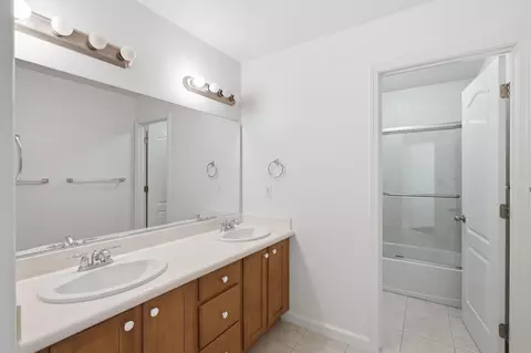 Bath - 6100 W School Ave, Visalia, CA 93291 photo 7 of 9