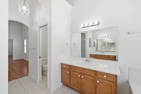 Bath - 6100 W School Ave, Visalia, CA 93291 photo 4 of 9