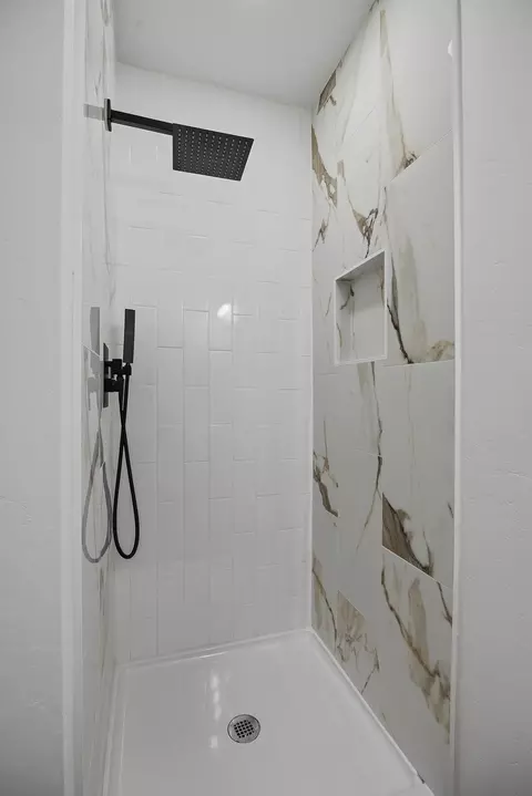 Bath - 309 S Quince Ave, Exeter, CA 93221 photo 2 of 5