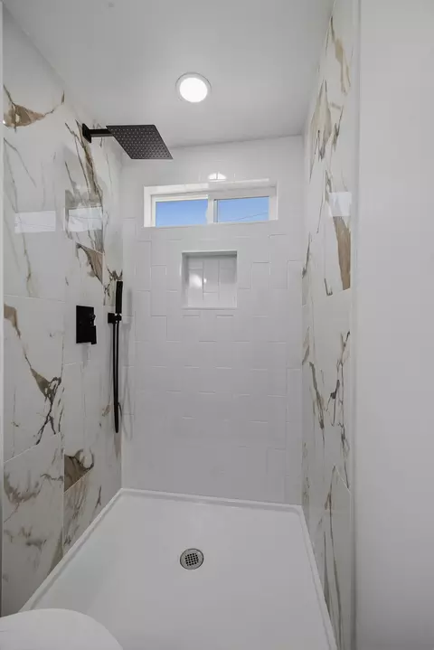 Bath - 309 S Quince Ave, Exeter, CA 93221 photo 5 of 5