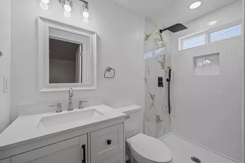 Bath - 309 S Quince Ave, Exeter, CA 93221 photo 4 of 5