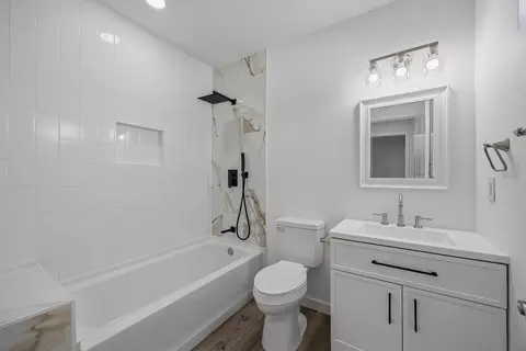 Bath - 309 S Quince Ave, Exeter, CA 93221 photo 3 of 5