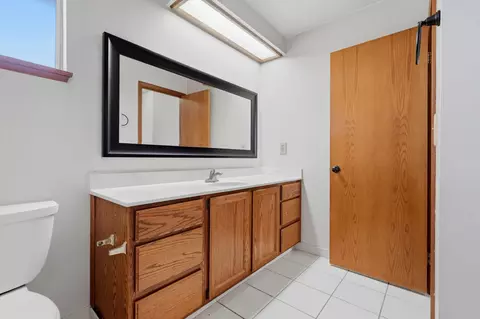 Bath - 927 Elderwood Ln, Lemoore, CA 93245 photo 4 of 4
