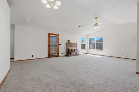 Living - 927 Elderwood Ln, Lemoore, CA 93245 photo 3 of 5