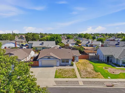 View/Area - 927 Elderwood Ln, Lemoore, CA 93245 photo 2 of 4