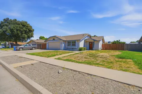 Exterior - 927 Elderwood Ln, Lemoore, CA 93245 photo 3 of 3