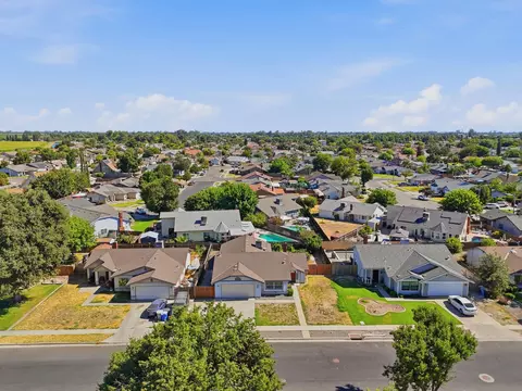 View/Area - 927 Elderwood Ln, Lemoore, CA 93245 photo 1 of 4