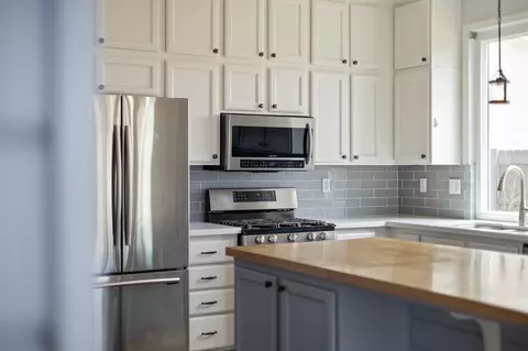 Kitchen - 671 Vista Ct, Lemoore, CA 93245 photo 1 of 3