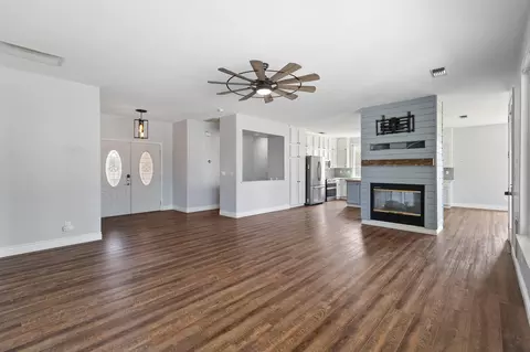 Living - 671 Vista Ct, Lemoore, CA 93245 photo 4 of 6