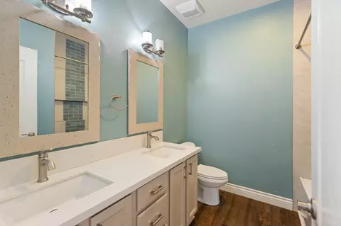 Bath - 671 Vista Ct, Lemoore, CA 93245 photo 5 of 7