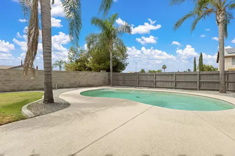 Exterior - 671 Vista Ct, Lemoore, CA 93245 photo 2 of 6