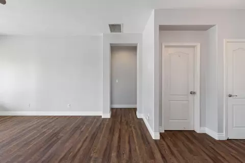 Entry Way - 671 Vista Ct, Lemoore, CA 93245 photo 4 of 7