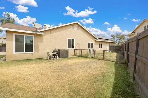 Exterior - 671 Vista Ct, Lemoore, CA 93245 photo 4 of 6