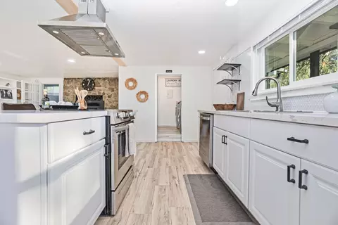Kitchen - 41899 S Fork Dr, Three Rivers, CA 93271 photo 1 of 2