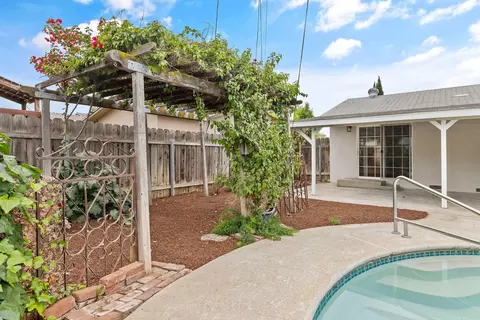 Exterior - 215 Lombardy Ln, Lemoore, CA 93245 photo 12 of 12