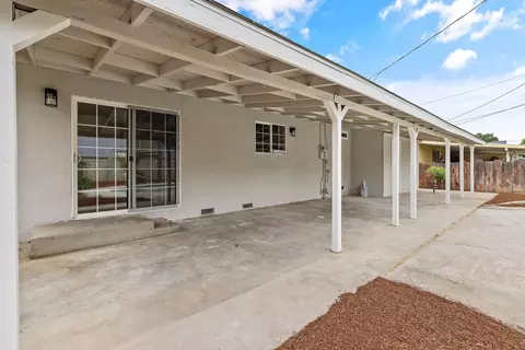 Exterior - 215 Lombardy Ln, Lemoore, CA 93245 photo 6 of 12